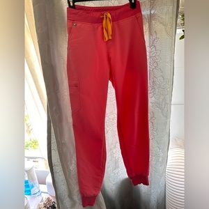 Figs Zamora joggers in neon pink